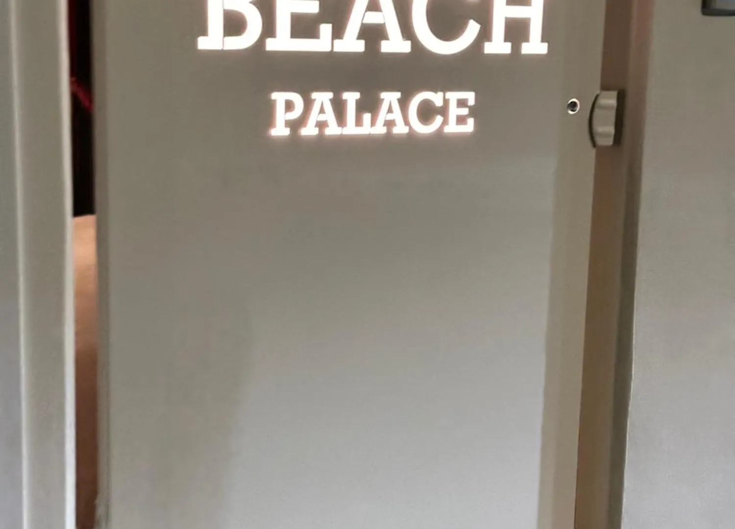 Apartment Beach Palace With Small Swimming Pool, Private Beach, Parking Lido di Jesolo